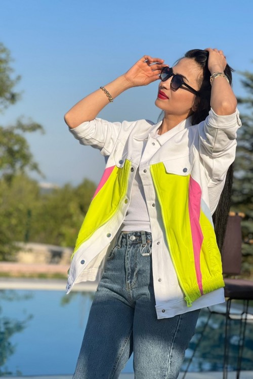 Beyaz ve Fıstık Yeşili Kot Ceket – Kadın Renk Bloklu Şık Denim Ceket Modeli