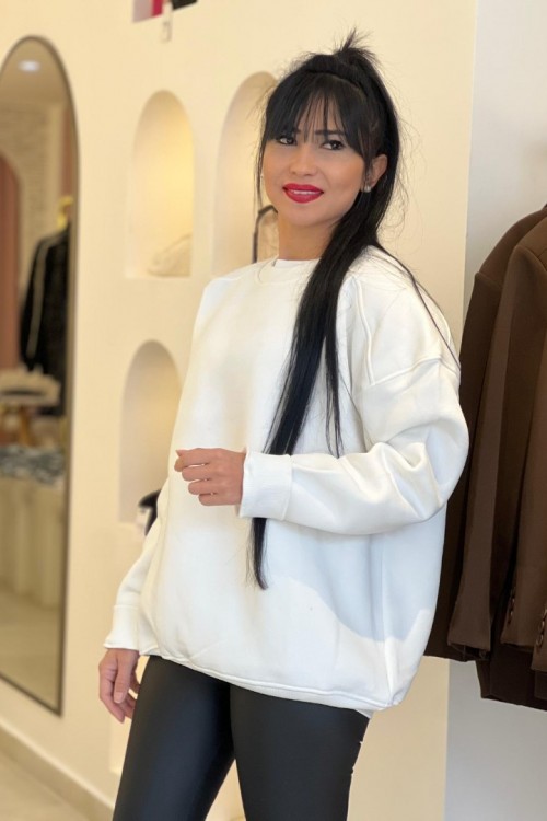 Beyaz Sweat Standart Beden – Sade, Rahat ve Zamansız Şıklık