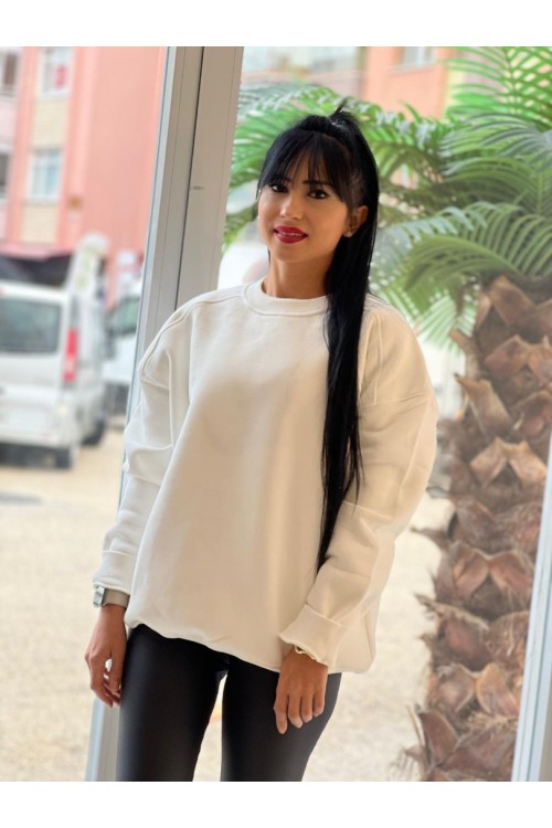 Beyaz Sweat Standart Beden – Sade, Rahat ve Zamansız Şıklık